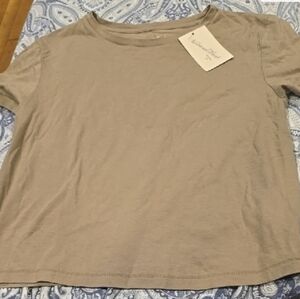❤️10/$40 New Casual Tan T-Shirt Cropped
